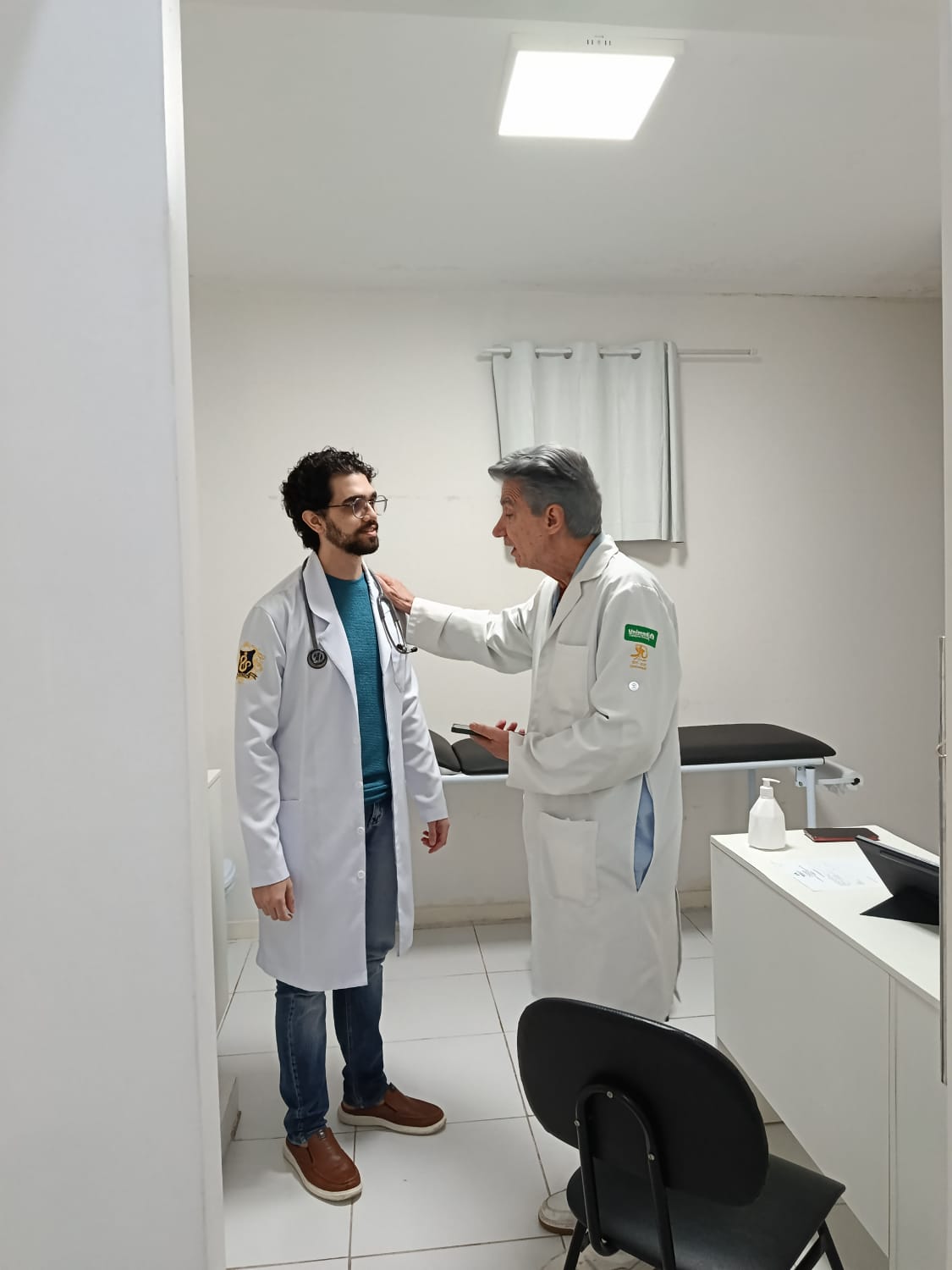 Médicos da equipe MotaLab durante atendimento